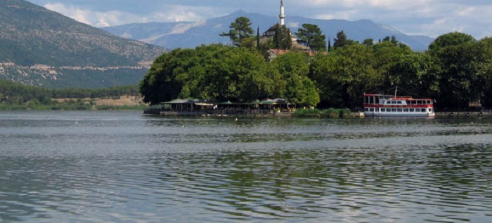 mystiriodis-afros-kalyptei-ti-limni-ton-ioanninon-23629
