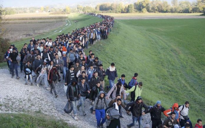 Άμεση εκταμίευση 100 εκατ. ευρώ από την ΕΕ για την ανθρωπιστική βοήθεια που θα σταλεί στην Ελλάδα Άμεση εκταμίευση 100 εκατ. ευρώ από την ΕΕ για την ανθρωπιστική βοήθεια που θα σταλεί στην Ελλάδα
