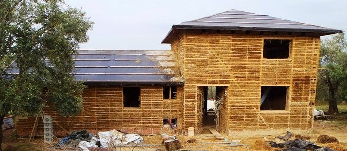 Σπίτια πλασμένα από πηλό, Λάρισα Σπίτια πλασμένα από πηλό, Λάρισα