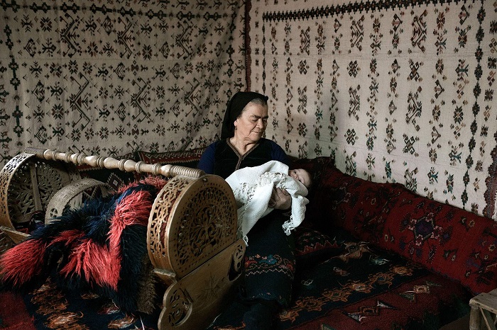 Στη σκιά της Ιστορίας που οδηγεί στο αύριο