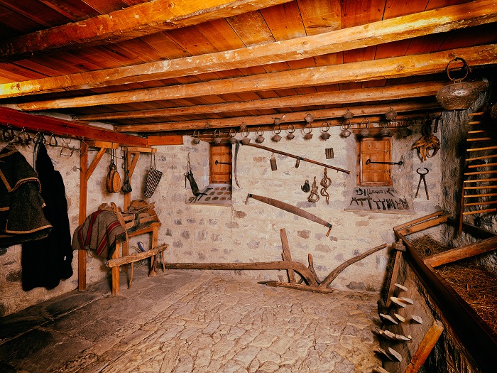 Στη σκιά της Ιστορίας που οδηγεί στο αύριο