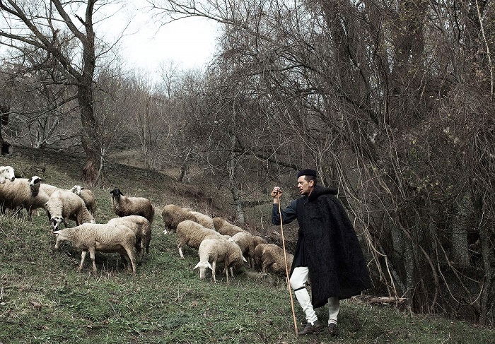 Στη σκιά της Ιστορίας που οδηγεί στο αύριο