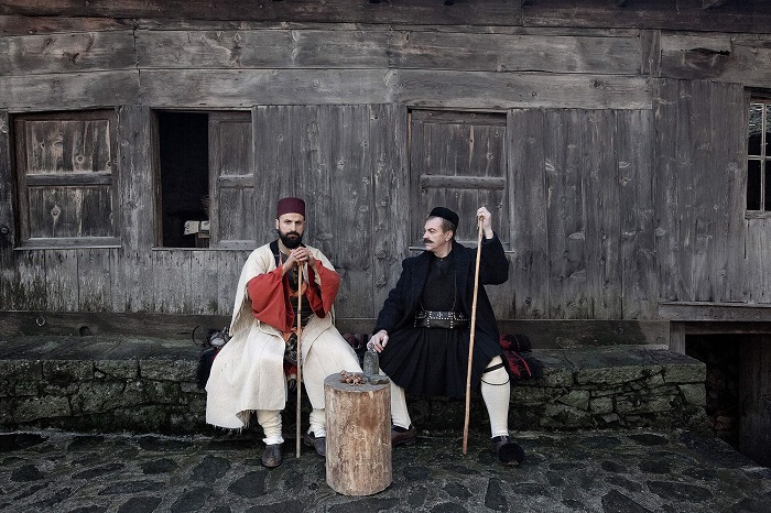 Στη σκιά της Ιστορίας που οδηγεί στο αύριο