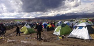 Το δράμα των προσφύγων στα χωράφια της Ειδομένης