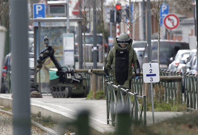 Tρεις συλλήψεις σε αντιτρομοκρατικές επιχειρήσεις στο Βέλγιο Tρεις συλλήψεις σε αντιτρομοκρατικές επιχειρήσεις στο Βέλγιο