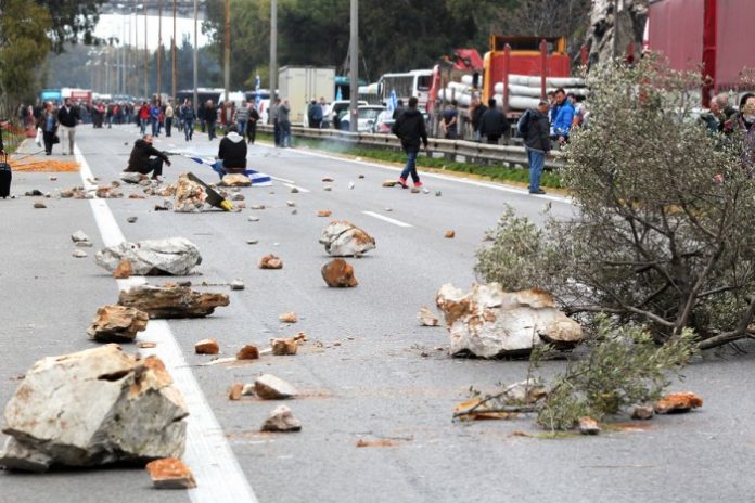 Ταυτοποιήθηκαν τρία άτομα από την αστυνομία για τα επεισόδια στο Χαϊδάρι Ταυτοποιήθηκαν τρία άτομα από την αστυνομία για τα επεισόδια στο Χαϊδάρι