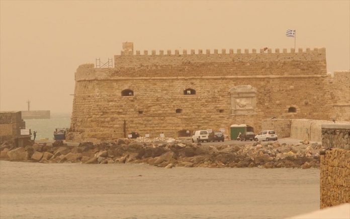 Ηράκλειο: Αυξημένα τα επίπεδα αφρικανικής σκόνης Ηράκλειο: Αυξημένα τα επίπεδα αφρικανικής σκόνης