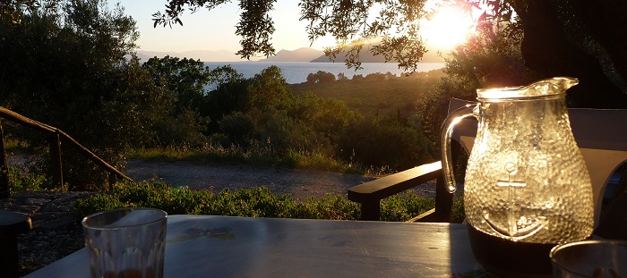 Ελαιώνας: Ένα καταφύγιο τουριστών στην Εύβοια