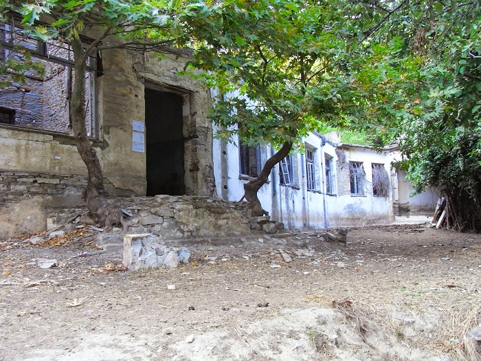 ΤΟ ΣΑΝΑΤΟΡΙΟ ΤΟΥ ΓΕΩΡΓΙΟΥ ΚΑΡΑΜΑΝΗ, ΣΤΟ ΠΗΛΙΟ