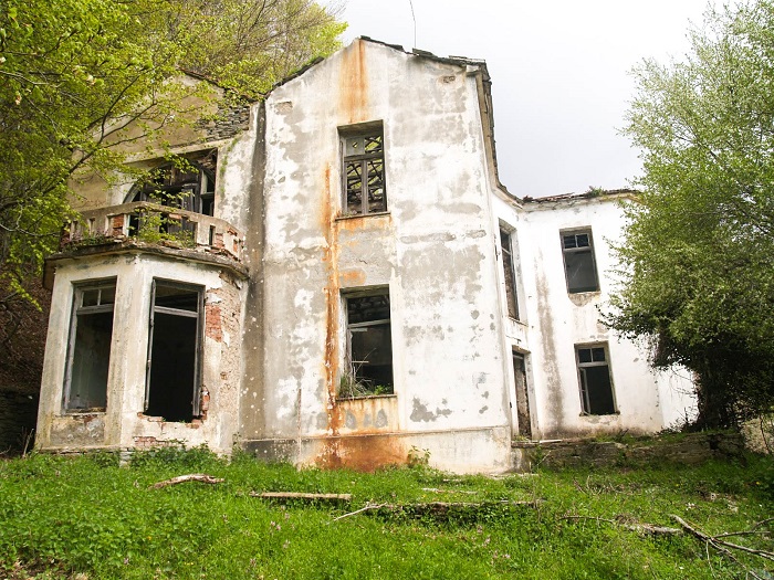 ΤΟ ΣΑΝΑΤΟΡΙΟ ΤΟΥ ΓΕΩΡΓΙΟΥ ΚΑΡΑΜΑΝΗ, ΣΤΟ ΠΗΛΙΟ
