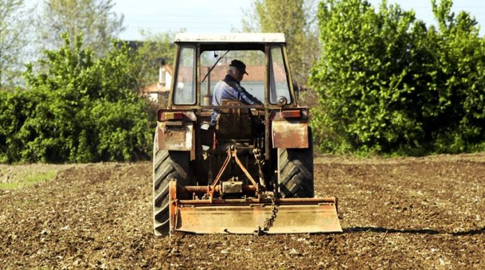 Σε έξι δόσεις η αύξηση εισφορών στο 20% για αγρότες Σε έξι δόσεις η αύξηση εισφορών στο 20% για αγρότες