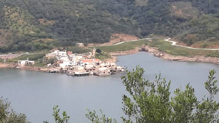 to-vythismeno-chorio-sfentyli-archise-pali-na-anadyetai-27245