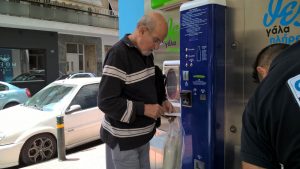 Οδοιπορικό του ypaithros.gr στα ΑΤΜ γάλακτος του ΘΕΣγάλα στην Αθήνα (φωτορεπορτάζ)