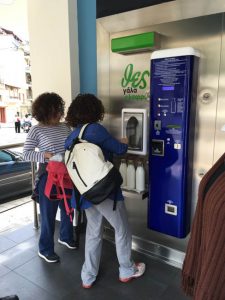 Οδοιπορικό του ypaithros.gr στα ΑΤΜ γάλακτος του ΘΕΣγάλα στην Αθήνα (φωτορεπορτάζ)