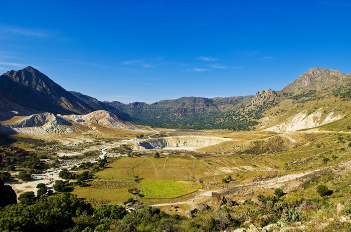 nisyros tis lavas kai tou pelagos
