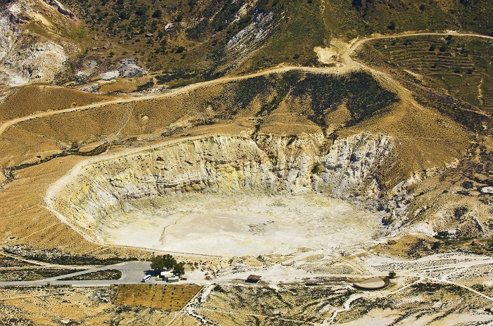 nisyros tis lavas kai tou pelagos