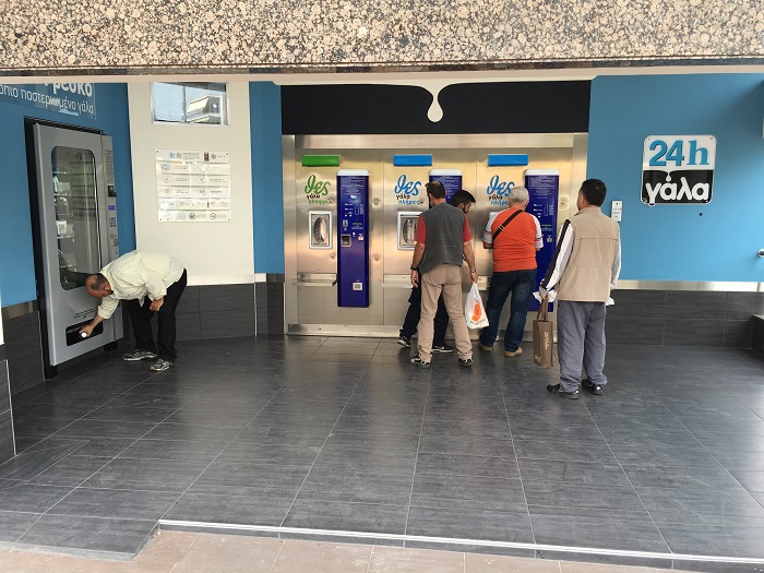 Οδοιπορικό του ypaithros.gr στα ΑΤΜ γάλακτος του ΘΕΣγάλα στην Αθήνα (φωτορεπορτάζ)