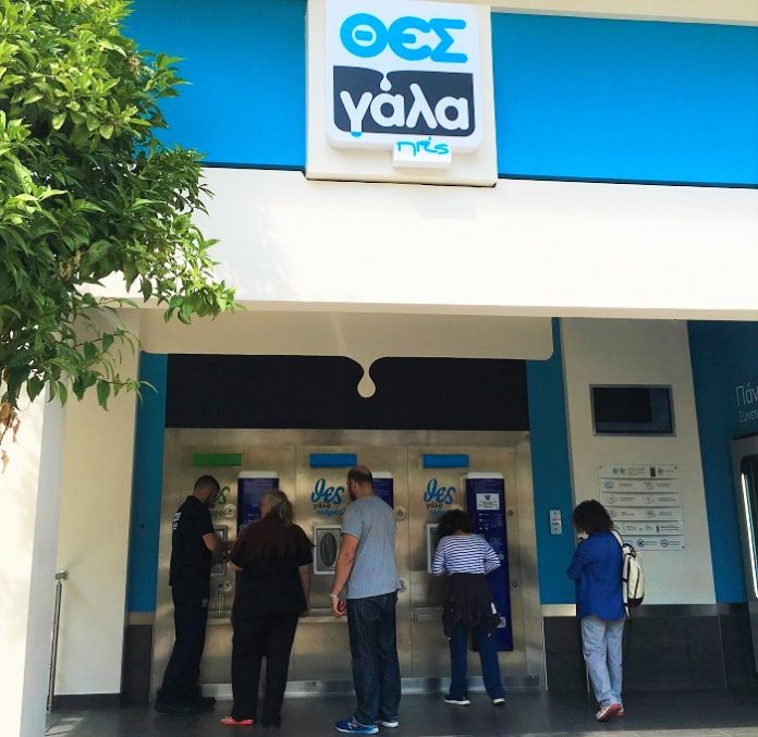 Οδοιπορικό του ypaithros.gr στα ΑΤΜ γάλακτος του ΘΕΣγάλα στην Αθήνα (φωτορεπορτάζ) Οδοιπορικό του ypaithros.gr στα ΑΤΜ γάλακτος του ΘΕΣγάλα στην Αθήνα (φωτορεπορτάζ)