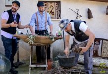 Τρεις νέοι παράγουν καλλυντικά από αγνό ελαιόλαδο