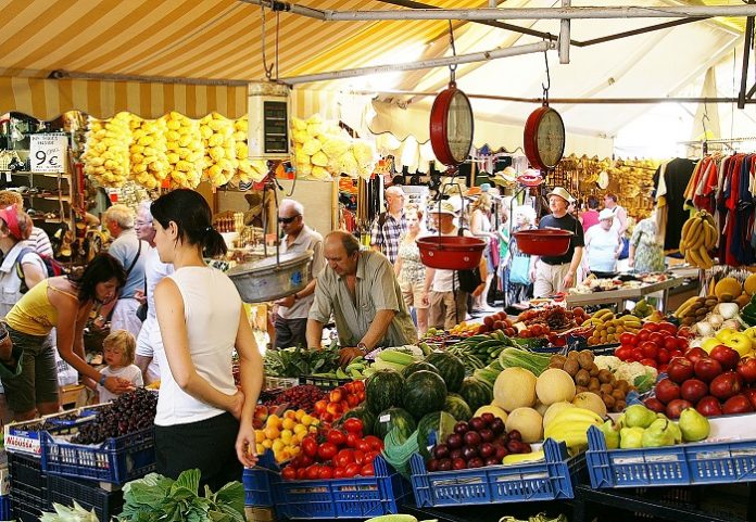 Αυστηροποιούνται με τροπολογία οι έλεγχοι στο εμπόριο νωπών και ευαλλοίωτων προϊόντων - Προβλέπεται και άρση τραπεζικού απορρήτου Αυστηροποιούνται με τροπολογία οι έλεγχοι στο εμπόριο νωπών και ευαλλοίωτων προϊόντων - Προβλέπεται και άρση τραπεζικού απορρήτου