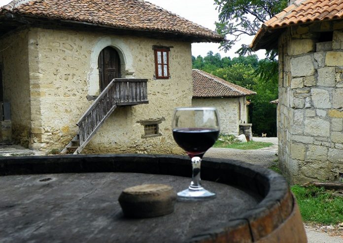 Από παραγωγός σταθερός εισαγωγέας κρασιού η Σερβία