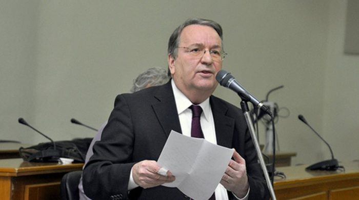 skliri-kritiki-karasmani-se-apostolou-gia-to-paa-37491