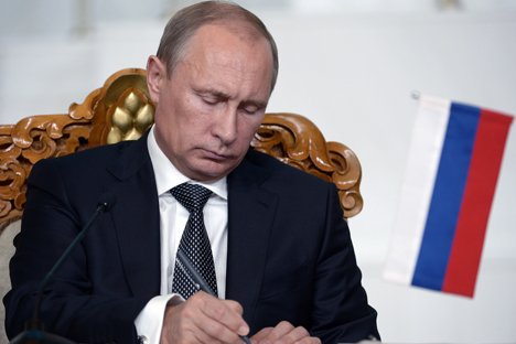 Με υπογραφή Πούτιν παράταση στο ρωσικό εμπάργκο έως το 2017