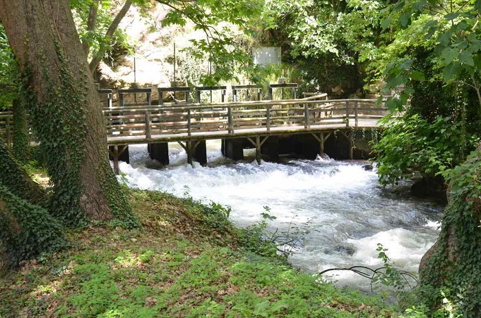 Ταξίδι στα έγκατα του ποταμού Αγγίτη