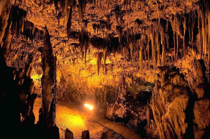 Ταξίδι στα έγκατα του ποταμού Αγγίτη