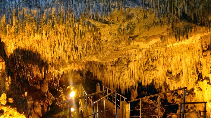 Ταξίδι στα έγκατα του ποταμού Αγγίτη