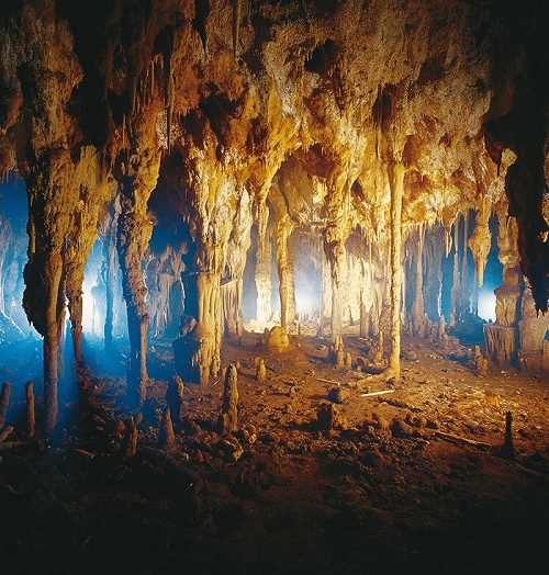 Ταξίδι στα έγκατα του ποταμού Αγγίτη