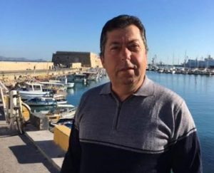 Στα ανοιχτά του Ηρακλείου, οι ψαράδες βγάζουν ψάρια ανάλογα με την περίοδο που ψαρεύουν.