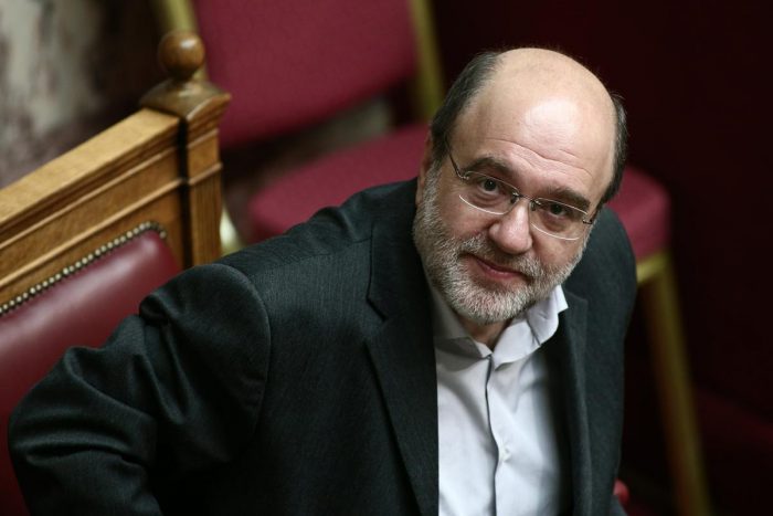 allages-sto-nomoschedio-gia-to-lathreborio-kapnou-exetazei-o-alexiadis-43238