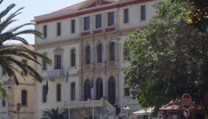 Χανιά: Παράσταση διαμαρτυρίας αγροτών στην αντιπεριφέρεια Χανιά: Παράσταση διαμαρτυρίας αγροτών στην αντιπεριφέρεια