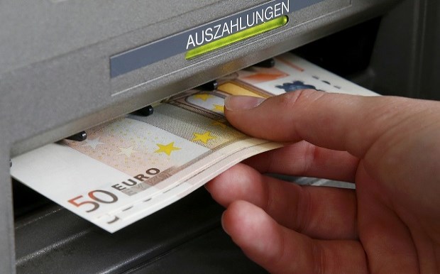 Capital controls: Αυξάνεται σε 5.000 ευρώ το ποσό μηνιαίας ανάληψης μετρητών