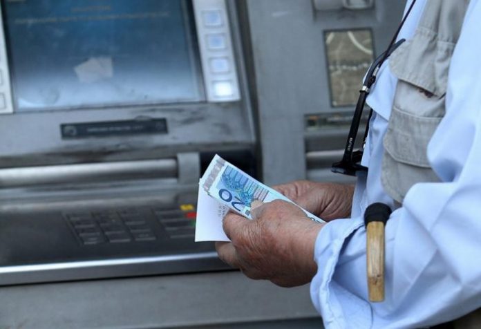 Στα 2.300 ευρώ τον μήνα το όριο ανάληψης από την 1η Μαρτίου Στα 2.300 ευρώ τον μήνα το όριο ανάληψης από την 1η Μαρτίου