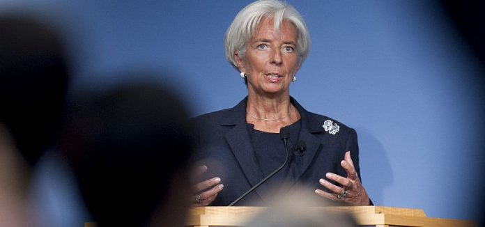 Ξανά στο στόχαστρο του ΔΝΤ ο κατώτατος μισθός Ξανά στο στόχαστρο του ΔΝΤ ο κατώτατος μισθός