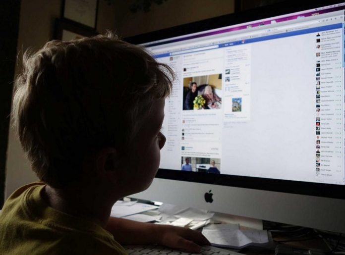 Facebook και παιδική παχυσαρκία Facebook και παιδική παχυσαρκία
