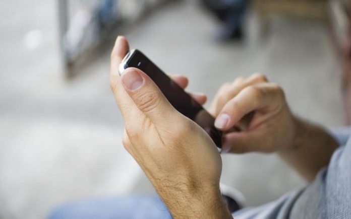 Κακόβουλο λογισμικό προσβάλει κινητά και υποκλέπτει στοιχεία τραπεζικών λογαριασμών Κακόβουλο λογισμικό προσβάλει κινητά και υποκλέπτει στοιχεία τραπεζικών λογαριασμών