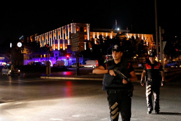 Σε εξέλιξη πραξικόπημα στην Τουρκία, στήριξη από το λαό ζήτησε ο Ερντογάν Σε εξέλιξη πραξικόπημα στην Τουρκία, στήριξη από το λαό ζήτησε ο Ερντογάν