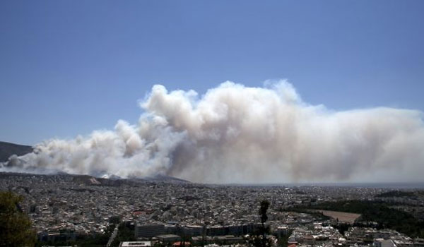 Σε εξέλιξη πυρκαγιά στις Ερυθρές Αττικής