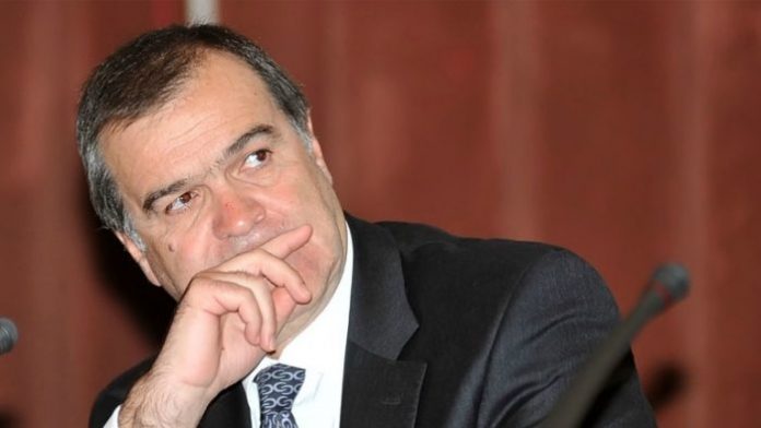 Έφοδος οικονομικών εισαγγελέων στο σπίτι του Βγενόπουλου Έφοδος οικονομικών εισαγγελέων στο σπίτι του Βγενόπουλου