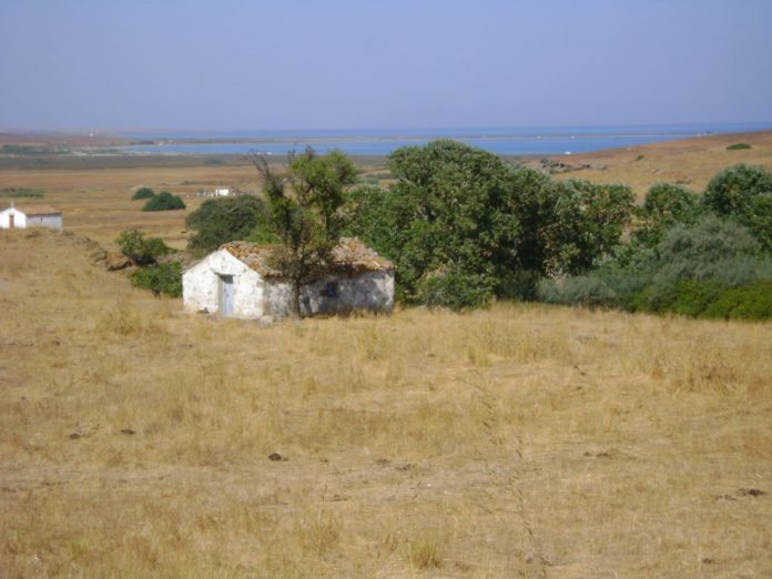 Πενταπλάσιος φόρος για τα κτίσματα σε χωράφια αν έχουν δηλωθεί ως αγροικίες