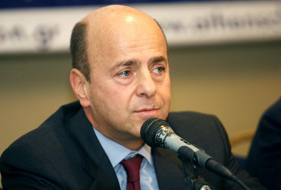 desmevetai-i-periousia-tou-gianni-alafouzou-46232