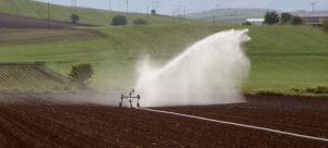 Αυξάνει το κόστος παραγωγός ο φόρος στο νερό άρδευσης