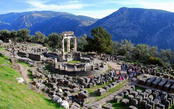 Καλλυντικά και συμπληρώματα διατροφής από το Δελφικό τοπίο Καλλυντικά και συμπληρώματα διατροφής από το Δελφικό τοπίο