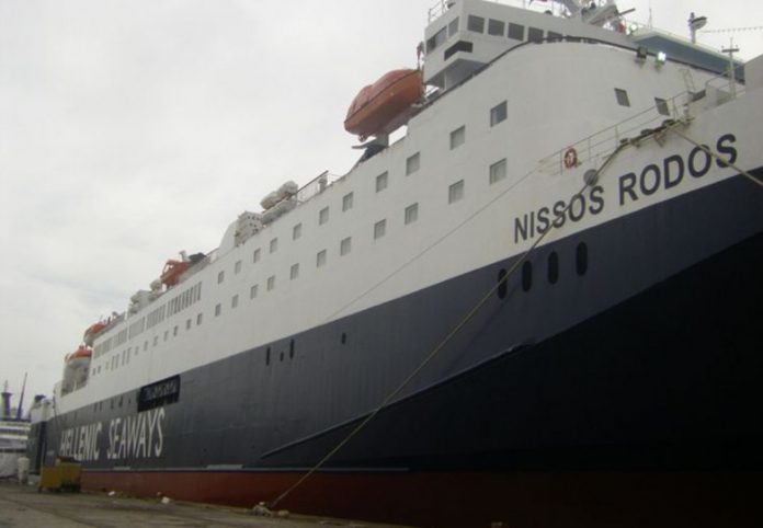 Ταλαιπωρία για τους επιβάτες του πλοίου «Νήσος Ρόδος» στο δρομολόγιο προς την Πάρο