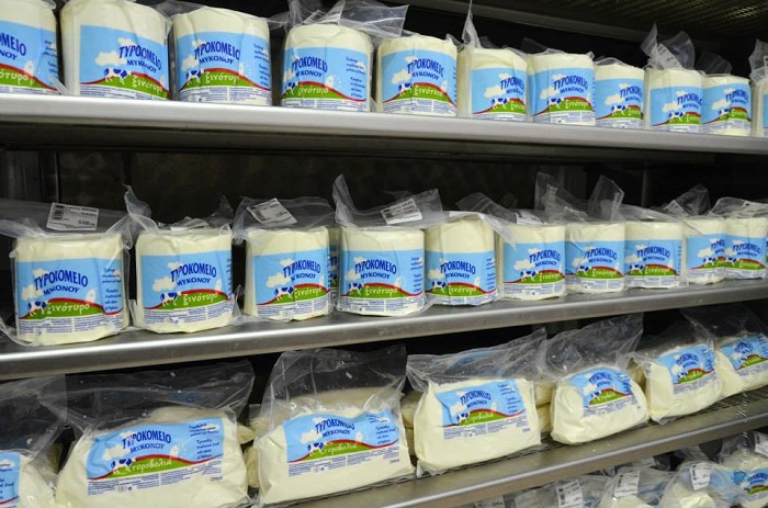 Τυροβολιά, ξινότυρο και παραδοσιακό  γιαούρτι από το νησί των ανέμων