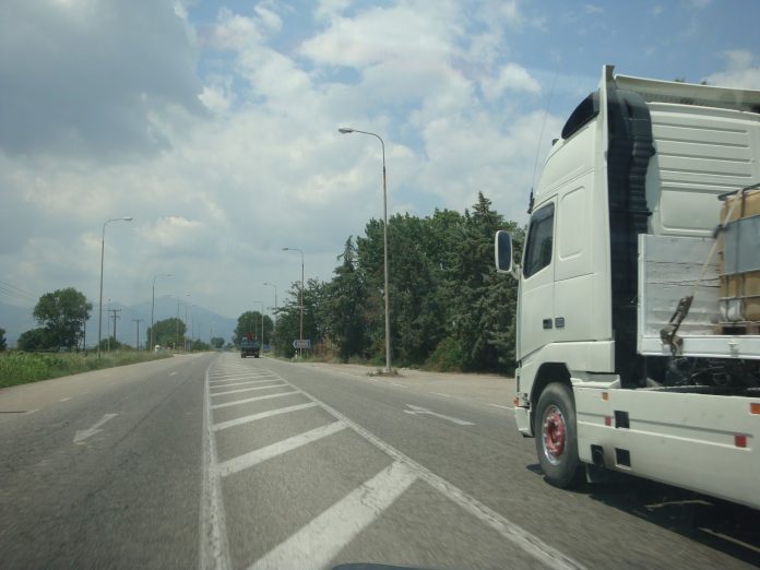 Τσουχτερά πρόστιμα για βαρέα οχήματα που κινούνται σε παράπλευρο οδικό δίκτυο Τσουχτερά πρόστιμα για βαρέα οχήματα που κινούνται σε παράπλευρο οδικό δίκτυο
