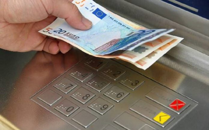 Πιστώθηκε το ΕΦΚ αγροτικού πετρελαίου. Λαμβάνουν sms από τις υπηρεσίες e-banking των τραπεζών οι δικαιούχοι Πιστώθηκε το ΕΦΚ αγροτικού πετρελαίου. Λαμβάνουν sms από τις υπηρεσίες e-banking των τραπεζών οι δικαιούχοι